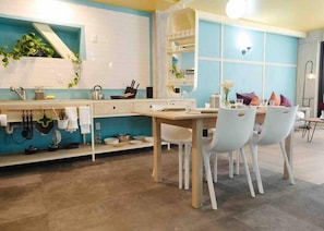 fully equipped kitchen