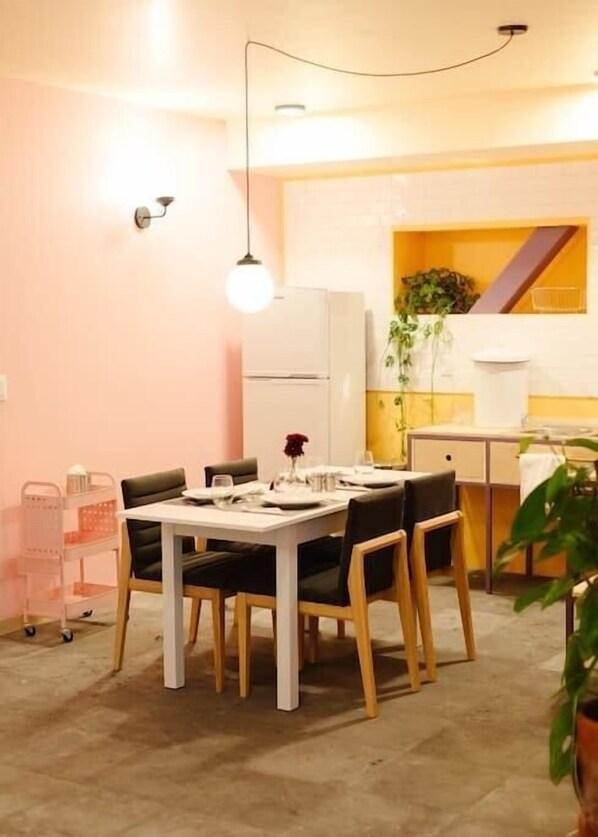 Equipped dining room and kitchen