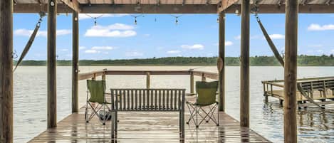 A front-row seat to the beauty of the lake. Florida's best season has arrived!