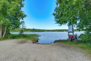 Prator Lake Access | Wraparound Deck | Fire Pit | Outdoor Dining Area