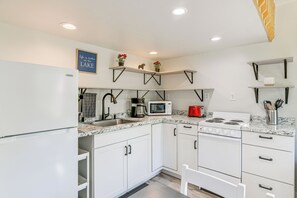 Kitchen | Free WiFi | Electric Heater | Ceiling Fan