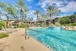 Bella Monte at Desert Ridge | Community Amenities | Outdoor Pool