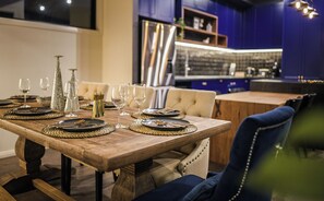 Dining setting, seats 6-8 (squeezed)