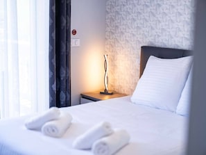 6 bedrooms: Bedroom 1 with bunk beds + single bed - Bedrooms 2 to 6 with double bed - Fridge - Coffee machine - Electric kettle - Microwave - TV - Bedrooms 1 to 4 with terrace.