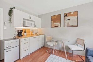 Kitchen & Dining Area