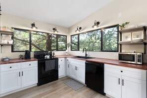 Whip up your favorite meals in the casita’s brand-new mini-kitchen!