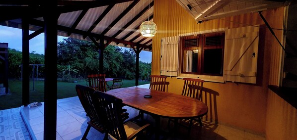Outdoor dining