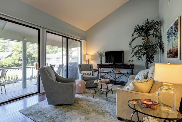 3338 Lake Forest
