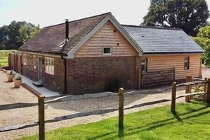 The Coach House Exterior and Private Parking (1)