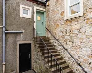 Welcoming entrance with a stylish staircase – the perfect start to your stay in this charming home!