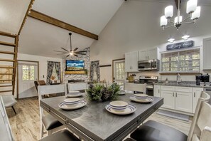 Dinner seating for 6 (Table expands)