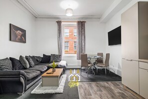 Living Room / Lounge