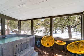 Indoor spa tub