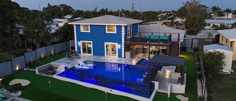 Resort Styled 5-bdrm waterfront w/Pool/Spa/FirePit/Putting Grn/Boat/Jet Ski Lift