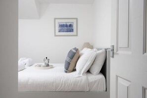 Castaways, Porthtowan. First Floor: Each bedroom is adorned with luxury linens and delightful soft furnishings