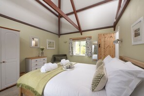 Bowjy Cottage, St Agnes. First Floor: Bedroom one hosts a sumptuous 5' king size bed