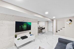 Living Room & Smart Tv