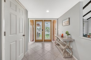 Foyer/entry