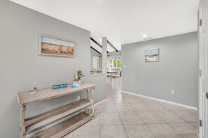 Foyer/Entry