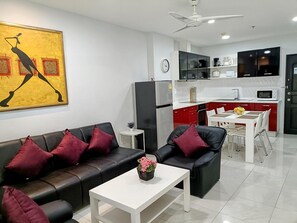 Central Patong apartment, close to everything! (12959)