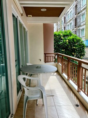 Central Patong apartment, close to everything! (12958)