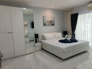 Central Patong apartment, close to everything! (12957)