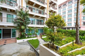 Central Patong apartment, close to everything! (12975)