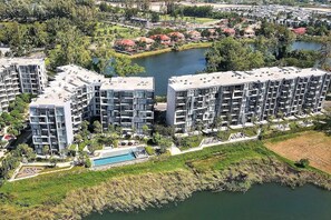 Deluxe lagoon view apartment at Cassia Residence (12681)