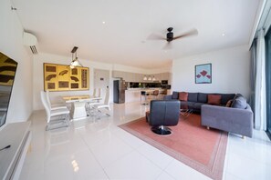 Deluxe lagoon view apartment at Cassia Residence (12651)