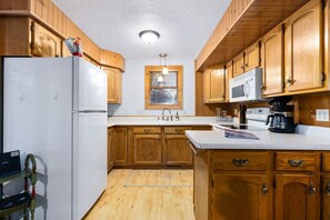 Full kitchen