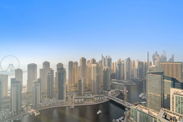 Penthouse View: Revel in sweeping skyline vistas and stunning waterfront scenes from your balcony!