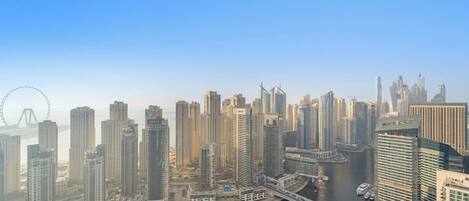 Penthouse View: Revel in sweeping skyline vistas and stunning waterfront scenes from your balcony!