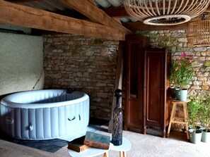 Indoor spa tub