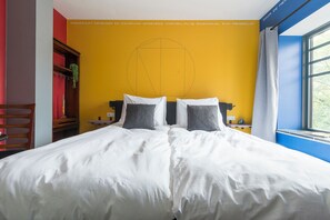 Perfect overnight stop for Efteling and Beekse Bergen – a cozy, cheap room with modern amenities in central Tilburg.