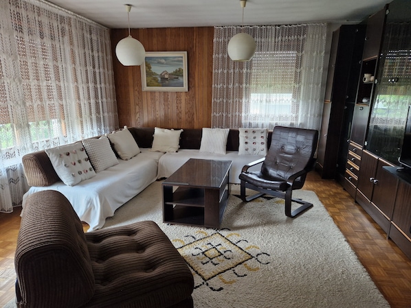 Grosse Wohnzimmer (Green Family Apartment neben Ljubljana)