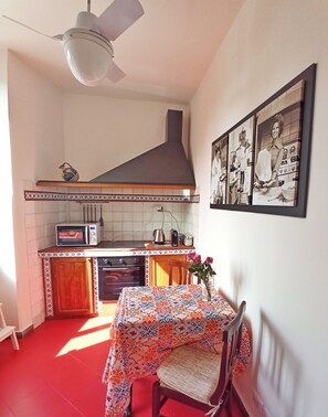 Cucina completamente attrezzata