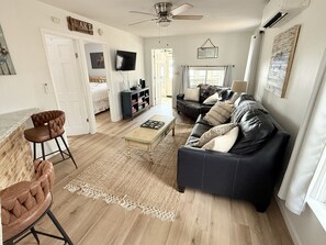 Cabin 1 - living room (all season room view)