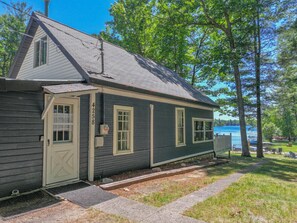 Cabin 1 - Side view