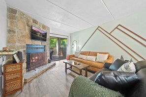 Living Room with fireplace