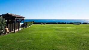 Activities, Amenities, Balcony / Terrace / Patio, Building Exterior, Garden, Main Entrance, Spring, Summer