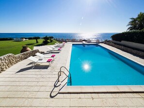 Activities, Amenities, Balcony / Terrace / Patio, Building Exterior, Garden, Main Entrance, Spring, Summer