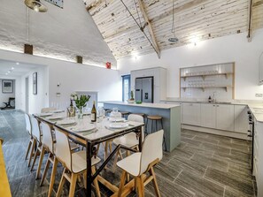 Open plan living space | Milkman’s Barn - Woodend Farm, Huntley