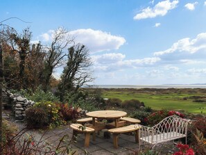Outdoor eating area | Bryn Hyfryd, Harlech