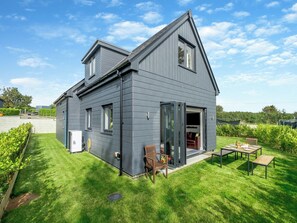 Exterior | Trafalgar - Fair Isle Holiday Cottages, Newport