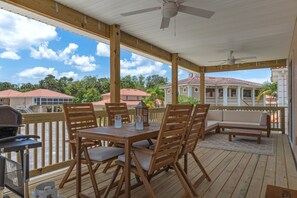 Outdoor porch with an outdoor dining set, a lounge set and a BBQ