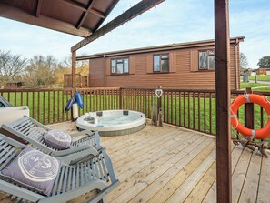 Hot tub | Green Poplars, Gurnard
