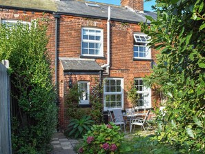 Exterior | 5 Coastguard Cottages, Caister on Sea