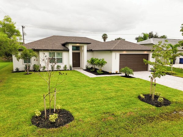 Front of house - curb appeal at its finest!
