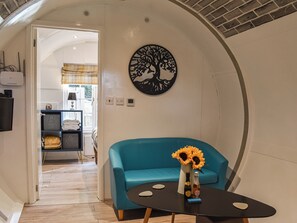 Open plan living space | The Hobbit House, Hastingleigh, near Ashford