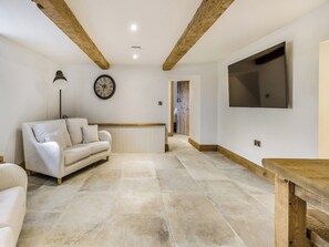 Living area | Ty Canol - Pen Isa&rsquo;r Llan, Bala